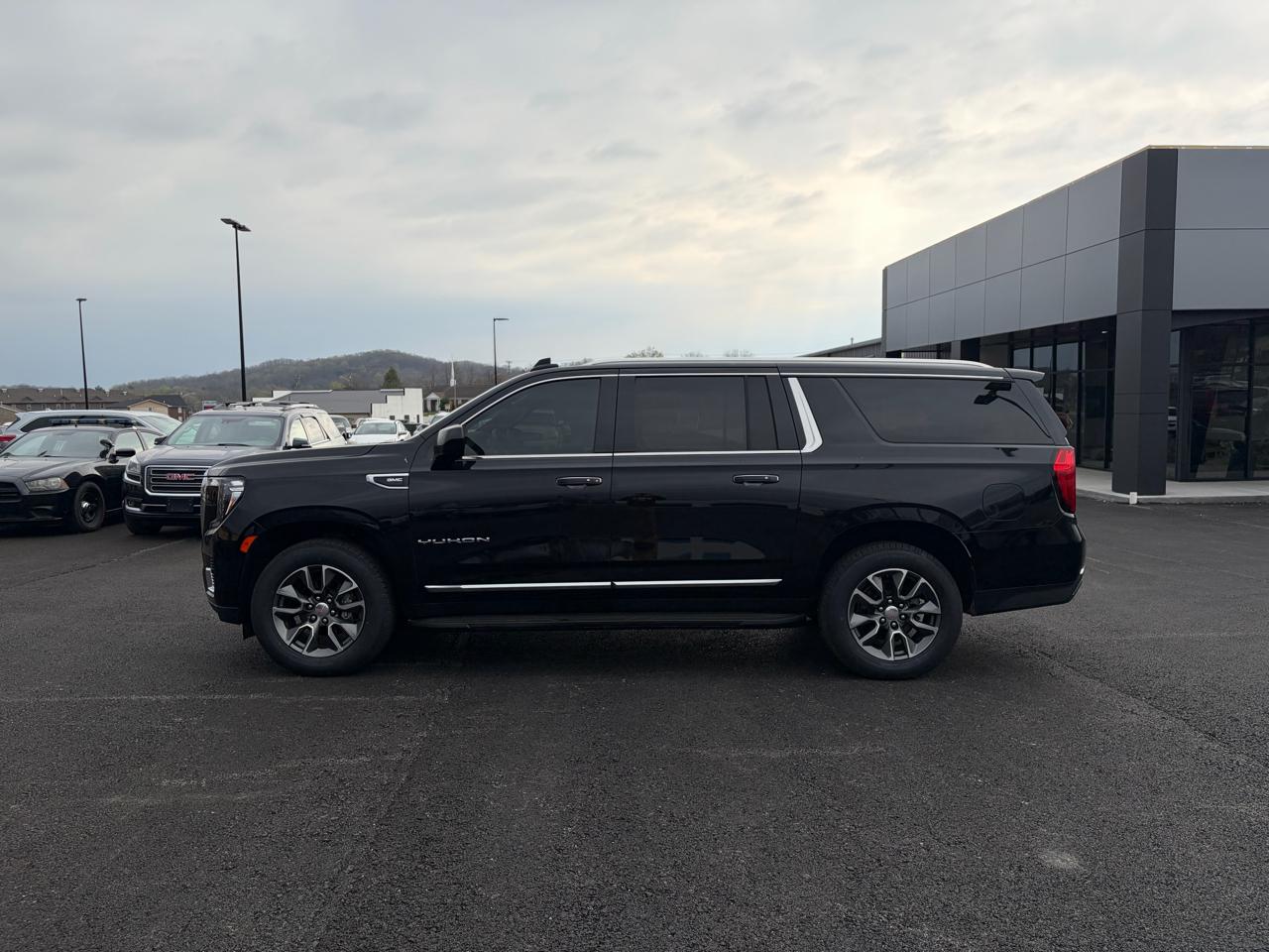 GMC Yukon XL 4WD 4dr SLT 2021