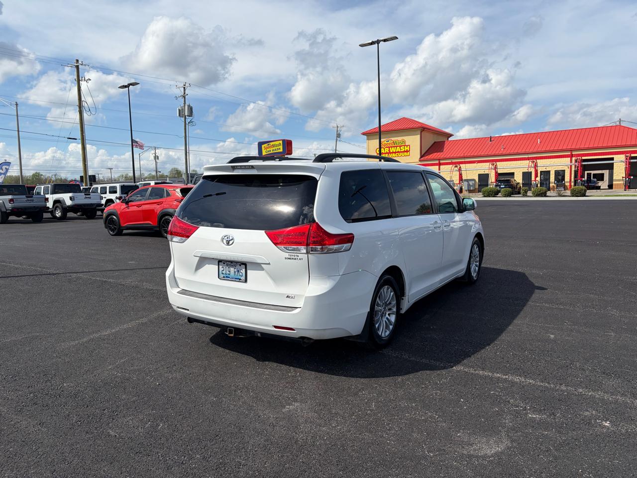 Toyota Sienna 5dr 7-Pass Van V6 XLE AAS FWD (Natl) 2014