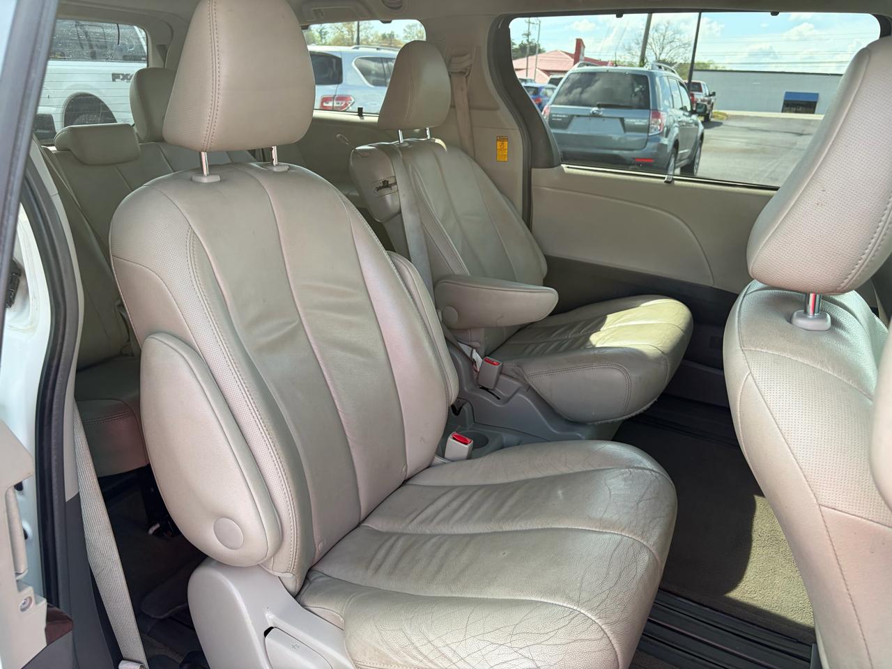 Toyota Sienna 5dr 7-Pass Van V6 XLE AAS FWD (Natl) 2014