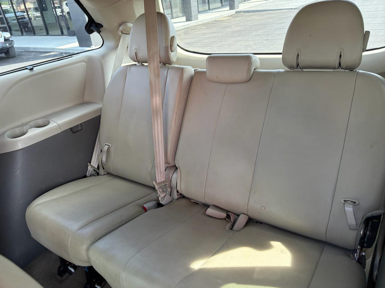 Toyota Sienna 5dr 7-Pass Van V6 XLE AAS FWD (Natl) 2014