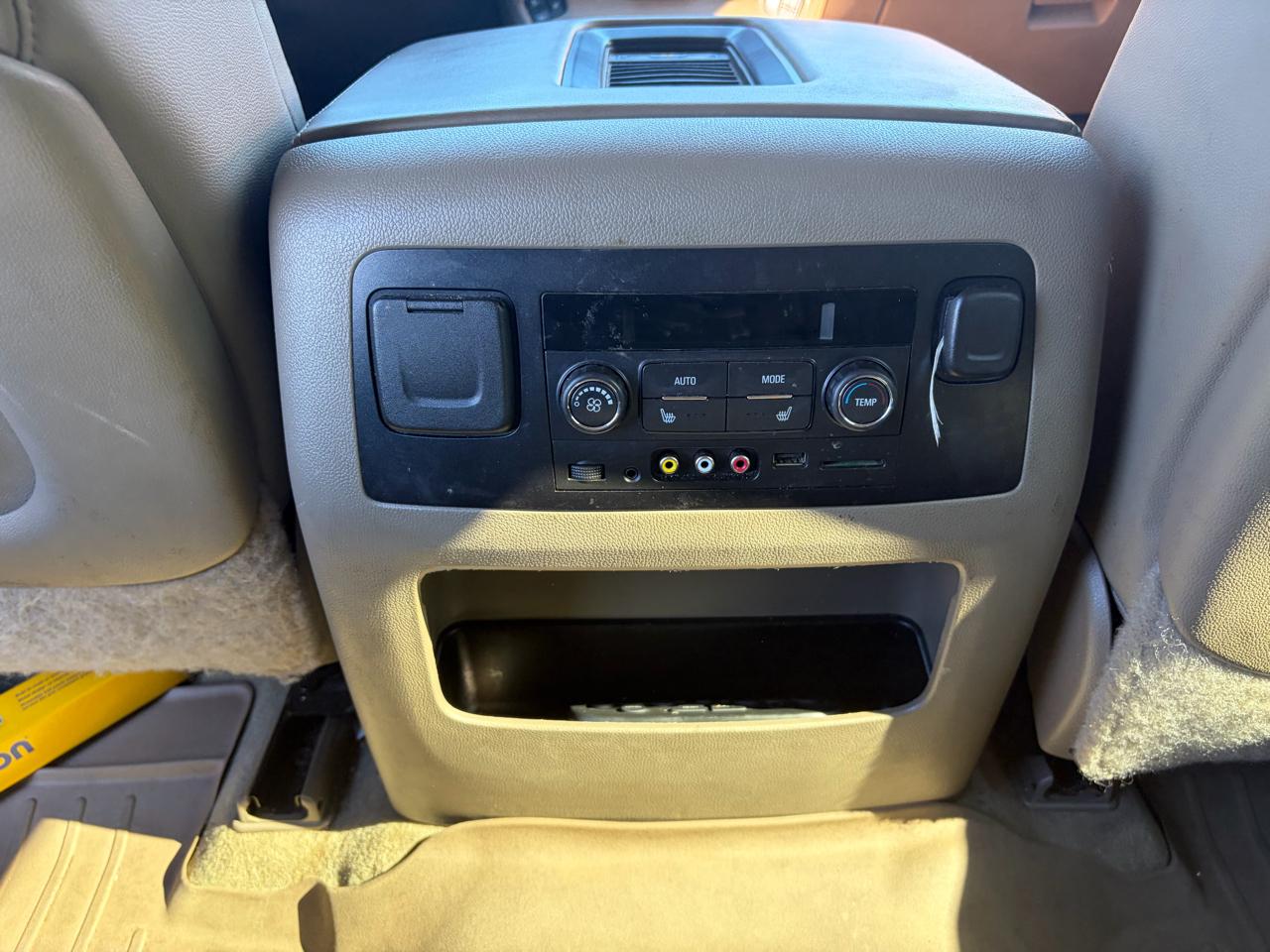 GMC Yukon XL 4WD 4dr SLT 2015