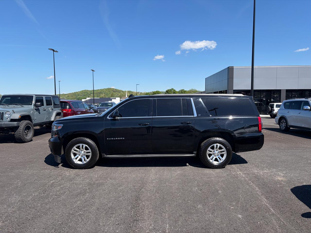 Chevrolet Suburban 4WD 4dr 1500 LT 2018