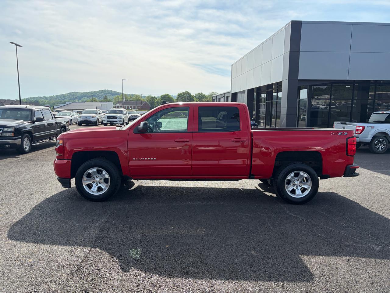 Chevrolet Silverado 1500 4WD Crew Cab 143.5" LT w/2LT 2018