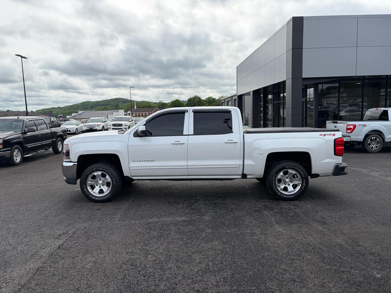 Chevrolet Silverado 1500 4WD Crew Cab 143.5" LT w/1LT 2016