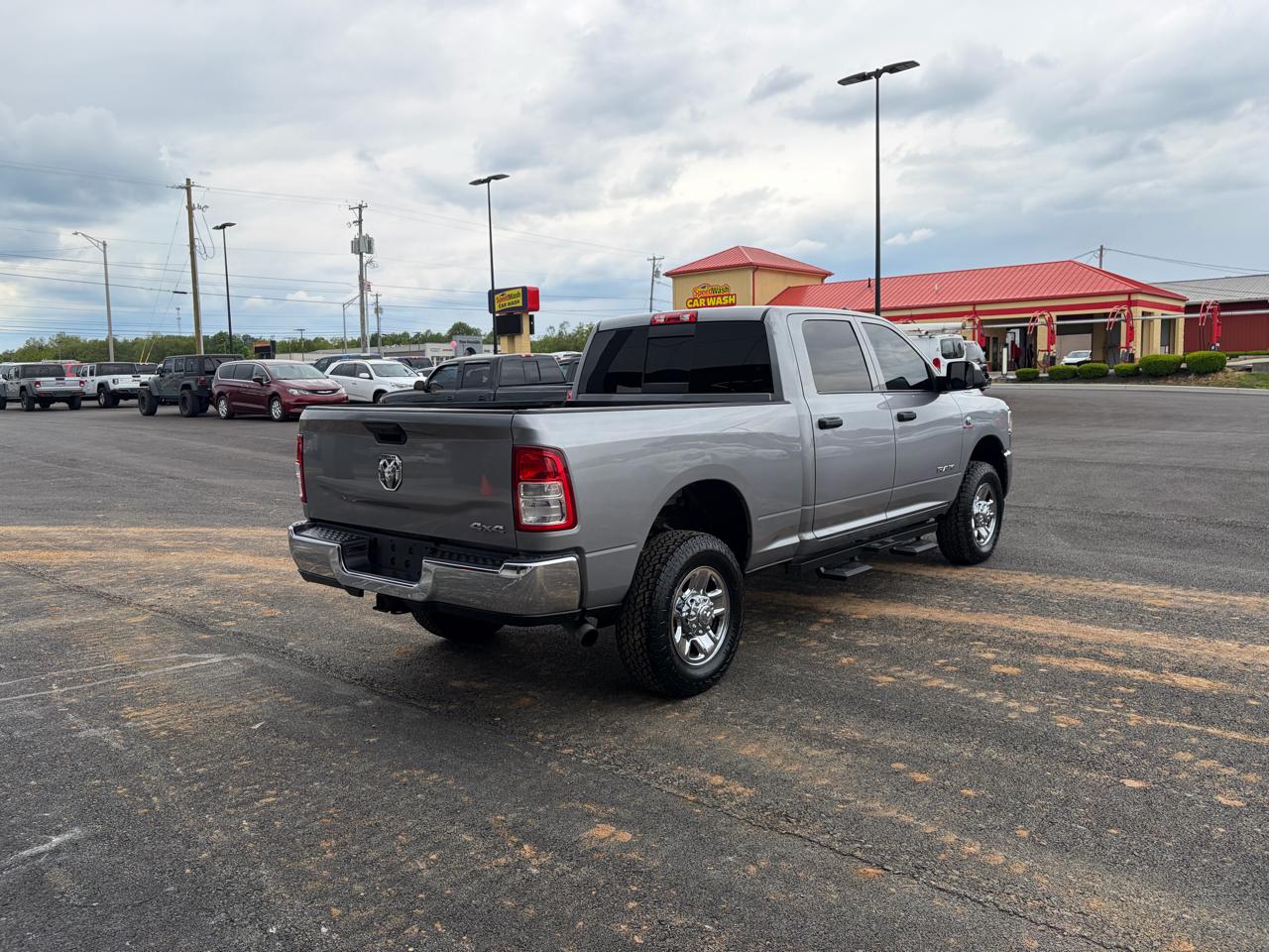 RAM 2500 Tradesman 4x4 Crew Cab 6'4" Box 2022