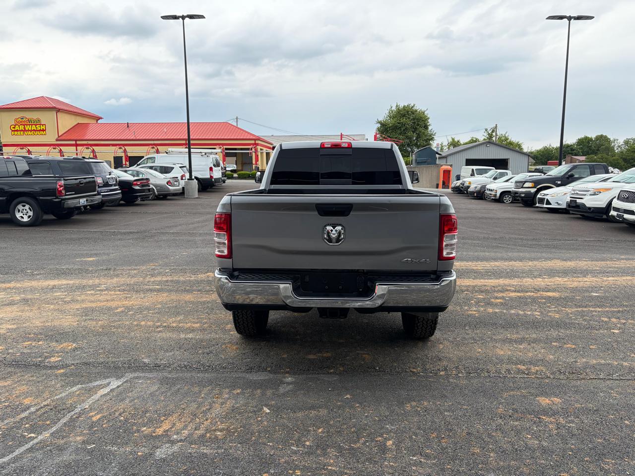 RAM 2500 Tradesman 4x4 Crew Cab 6'4" Box 2022