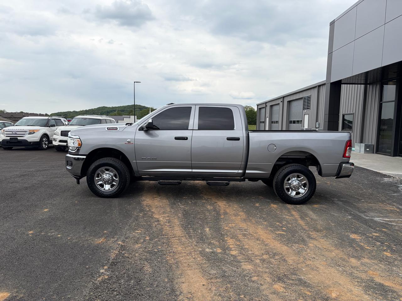 RAM 2500 Tradesman 4x4 Crew Cab 6'4" Box 2022