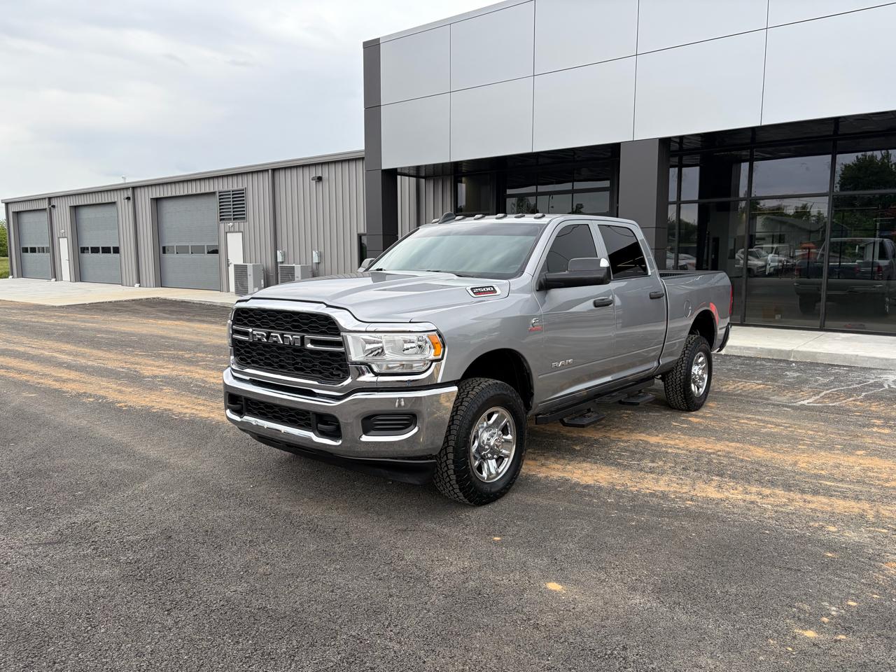RAM 2500 Tradesman 4x4 Crew Cab 6'4" Box 2022