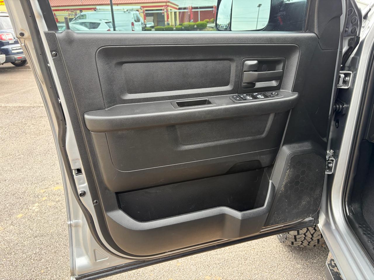 RAM 2500 Tradesman 4x4 Crew Cab 6'4" Box 2022