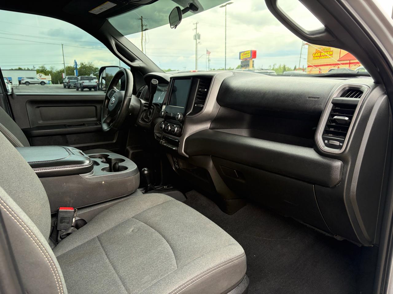 RAM 2500 Tradesman 4x4 Crew Cab 6'4" Box 2022