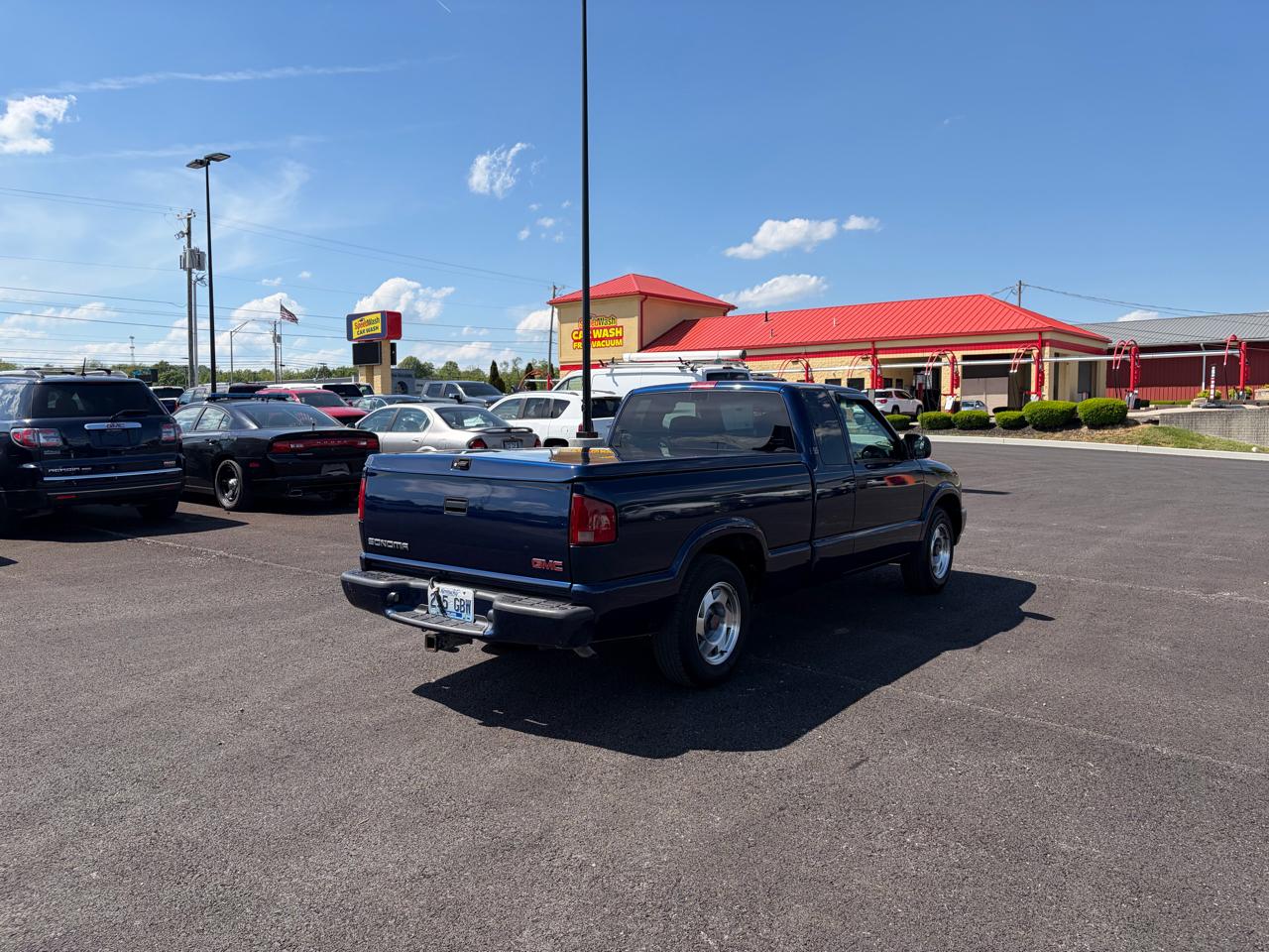 GMC Sonoma Ext Cab 123" WB SLS w/1SG Pkg 2001