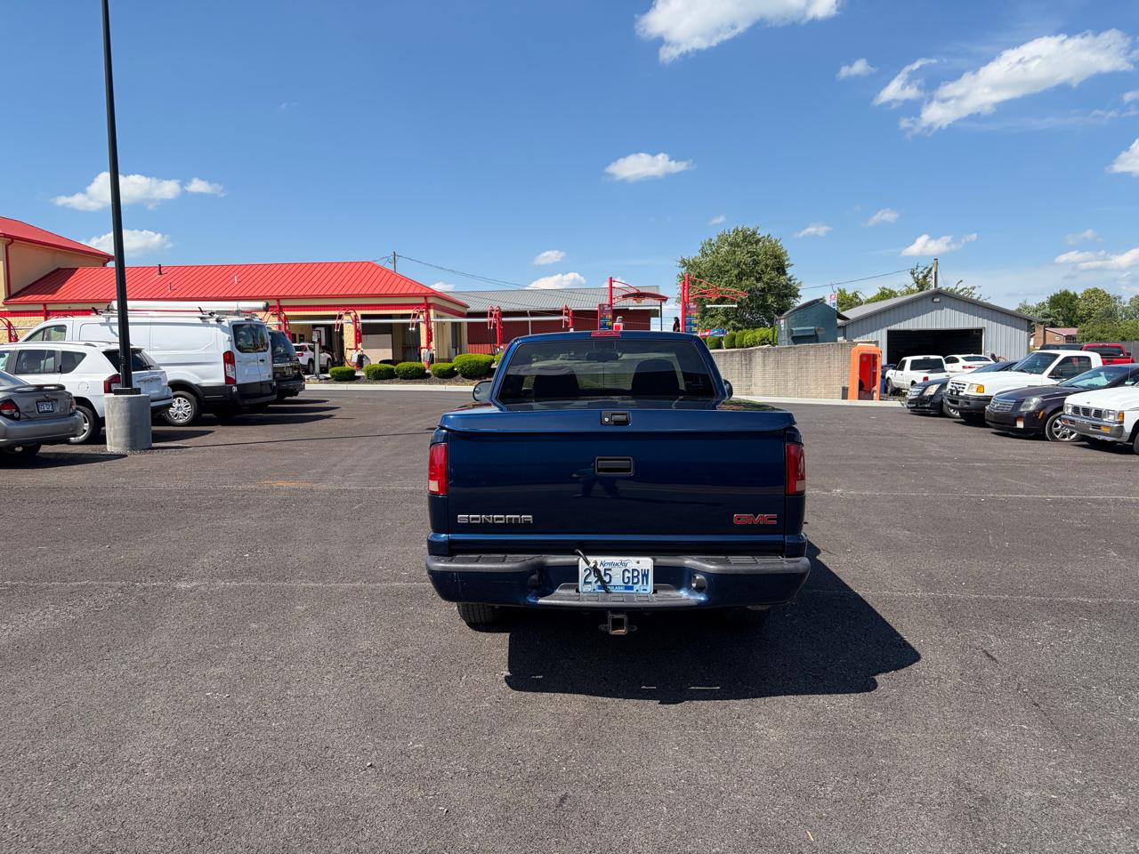 GMC Sonoma Ext Cab 123" WB SLS w/1SG Pkg 2001