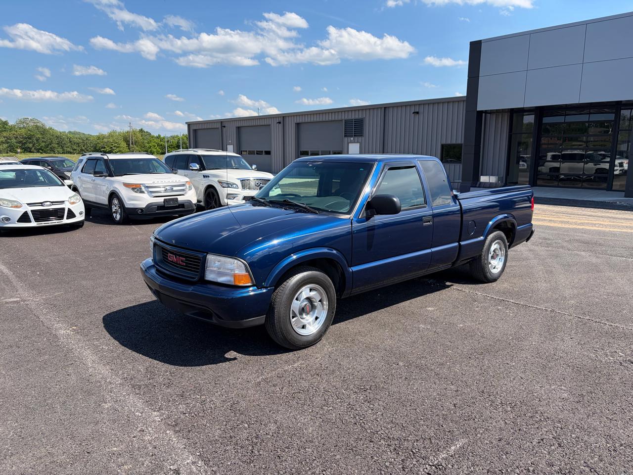 GMC Sonoma Ext Cab 123" WB SLS w/1SG Pkg 2001