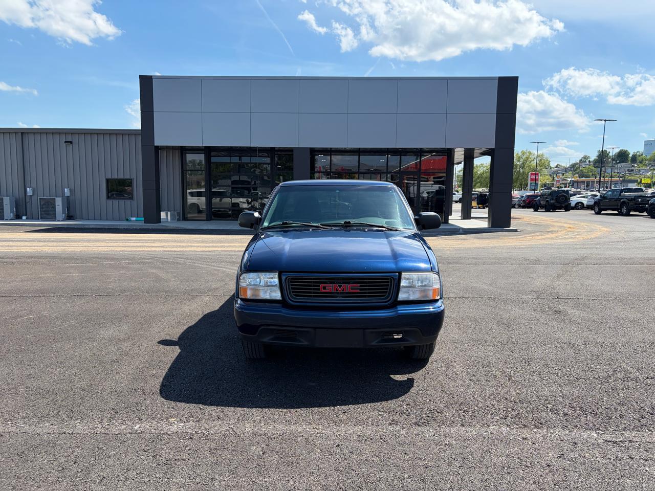 GMC Sonoma Ext Cab 123" WB SLS w/1SG Pkg 2001
