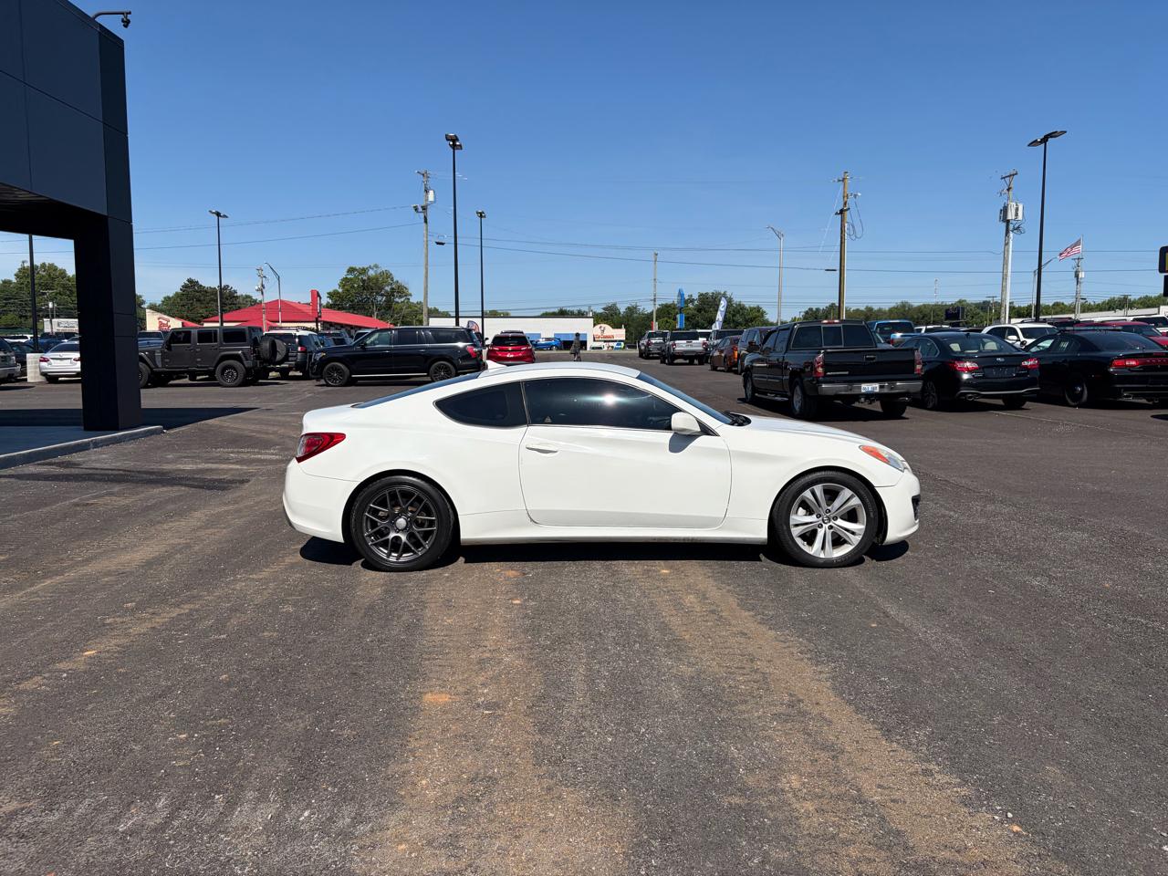 Hyundai Genesis Coupe 2dr I4 2.0T Auto 2012