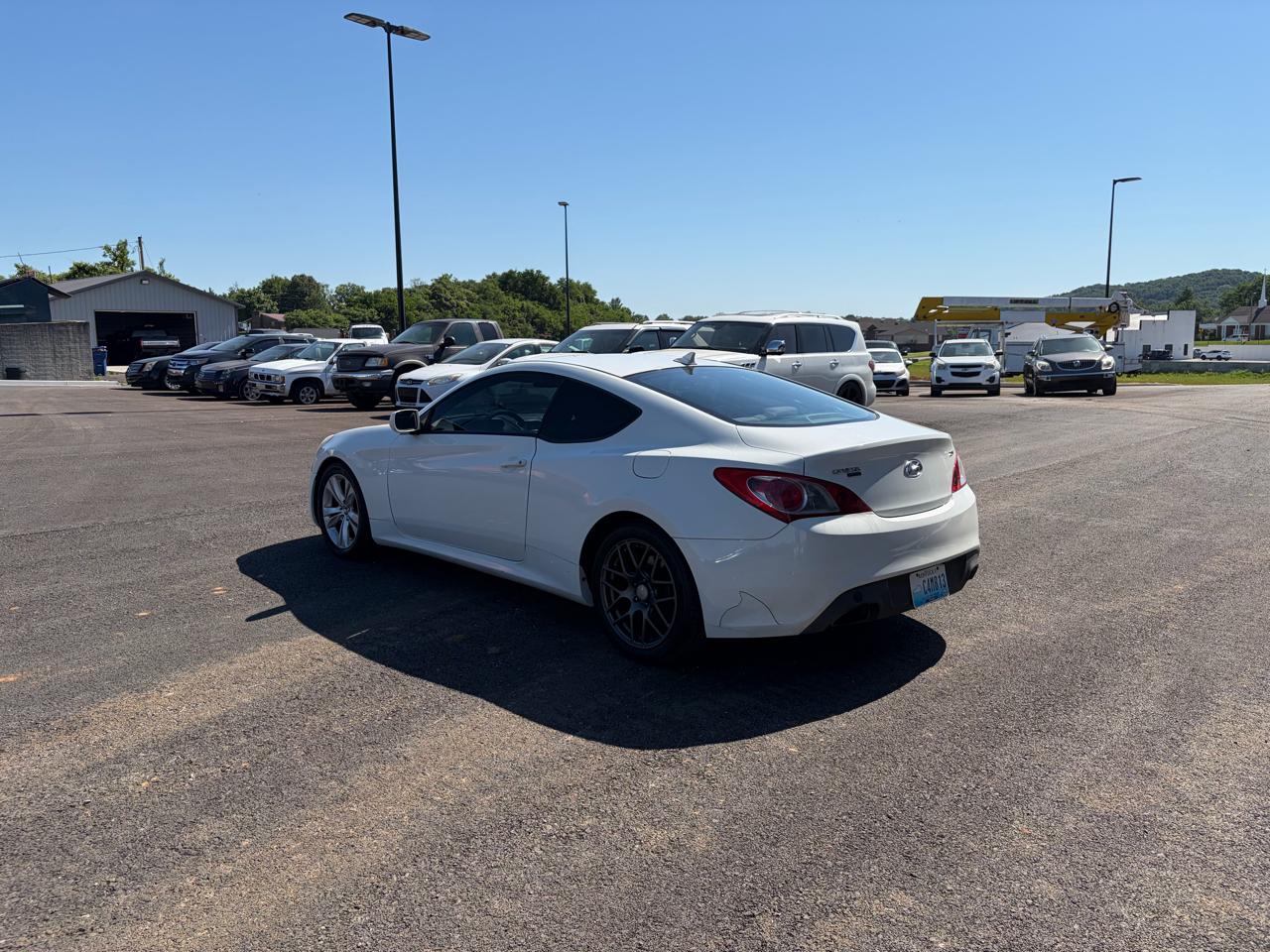 Hyundai Genesis Coupe 2dr I4 2.0T Auto 2012
