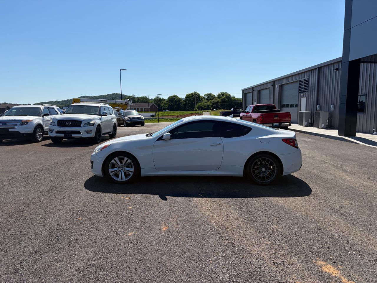Hyundai Genesis Coupe 2dr I4 2.0T Auto 2012