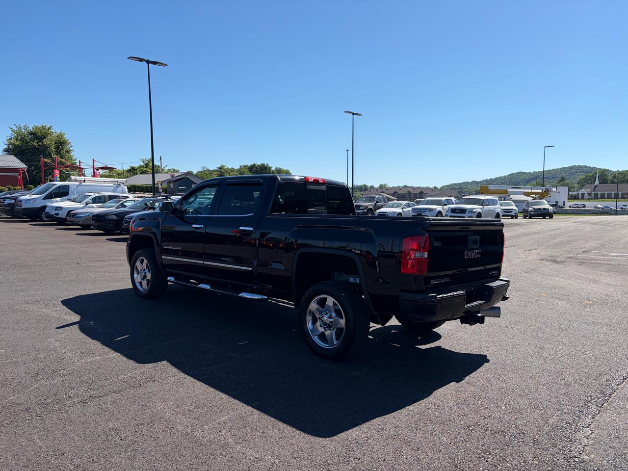 GMC Sierra 2500HD 4WD Crew Cab 153.7" Denali 2015