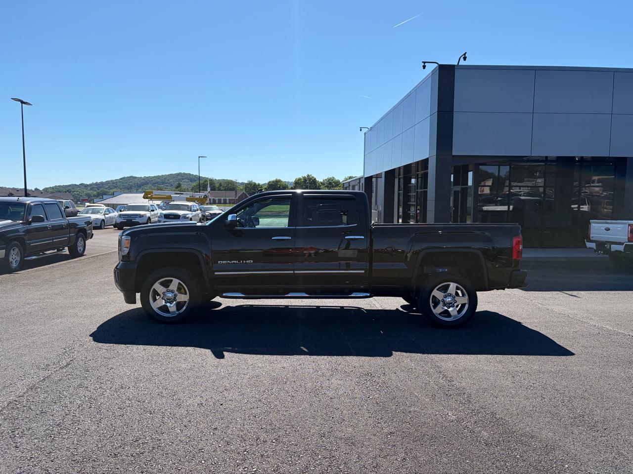 GMC Sierra 2500HD 4WD Crew Cab 153.7" Denali 2015