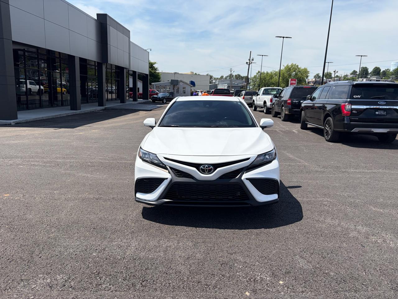 Toyota Camry SE Auto (Natl) 2023
