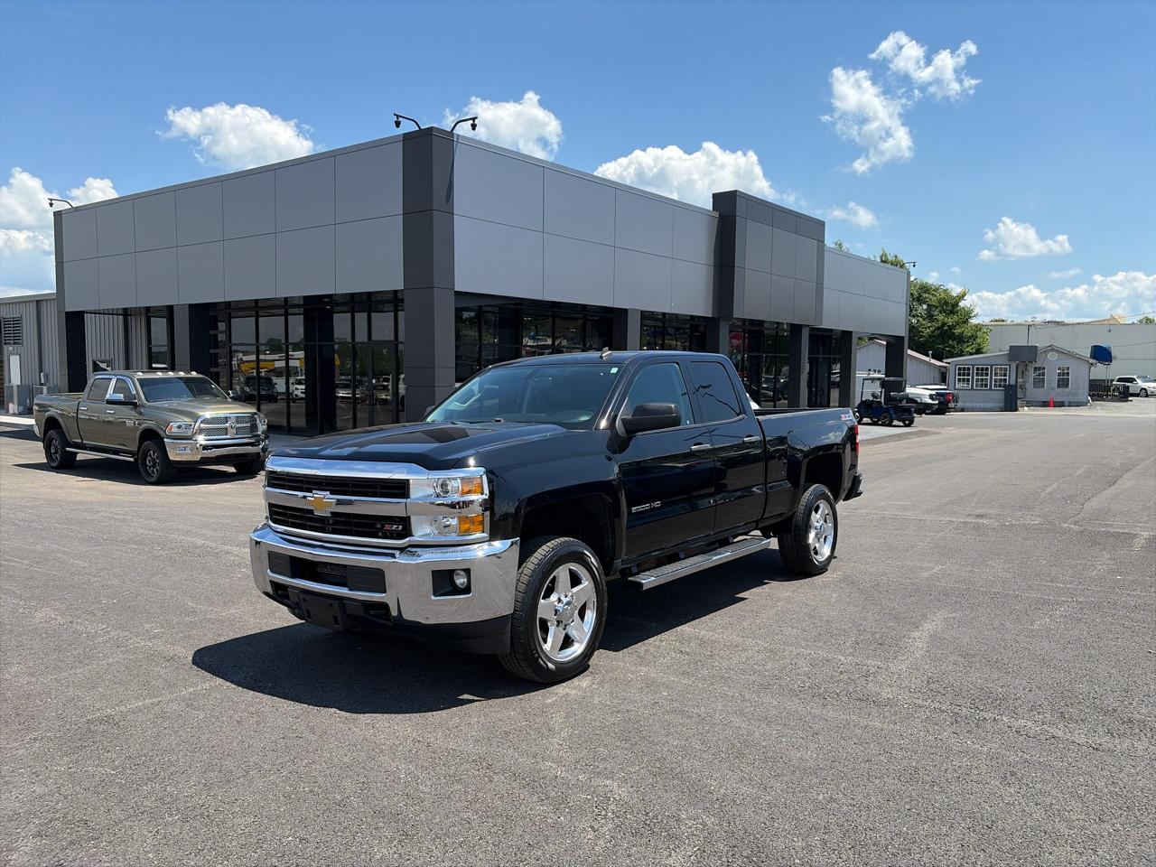 Chevrolet Silverado 2500HD 4WD Double Cab 144.2" LT 2015