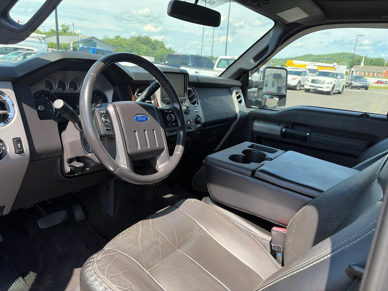 Ford Super Duty F-350 DRW 4WD Crew Cab 172" Platinum 2016