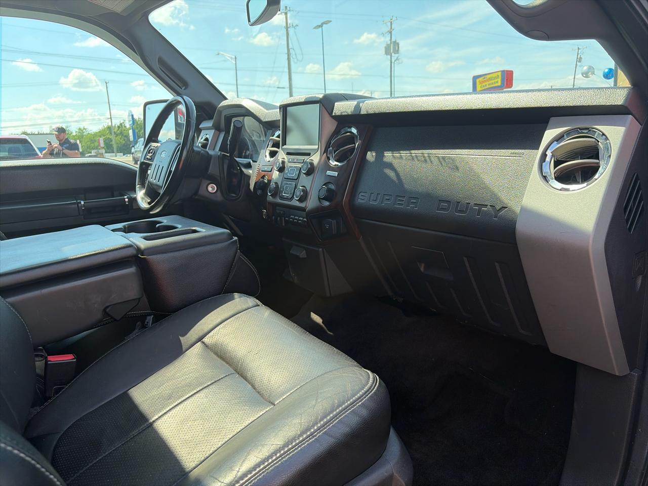 Ford Super Duty F-350 DRW 4WD Crew Cab 172" Platinum 2016