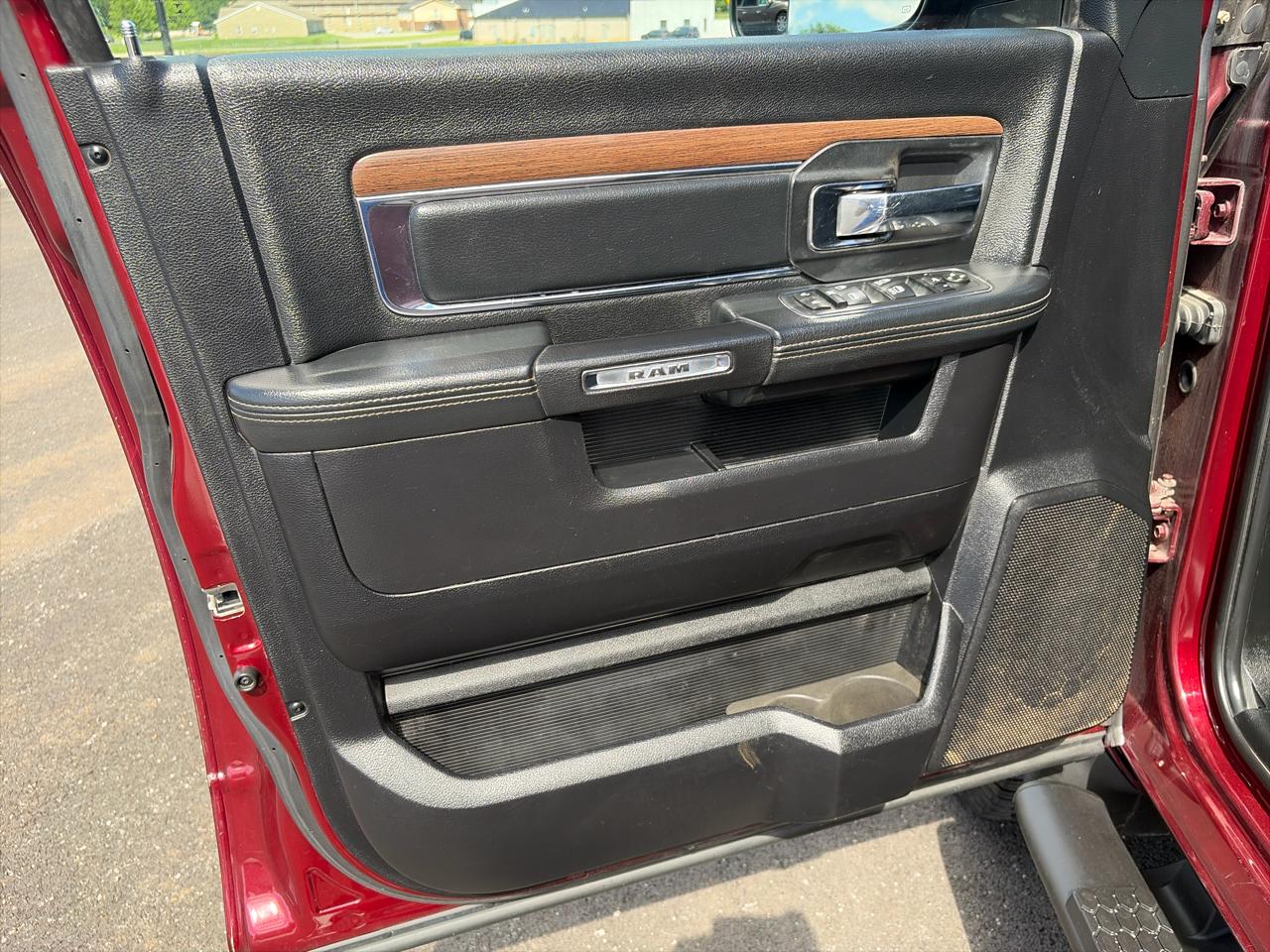 RAM 2500 4WD Mega Cab 160.5" Laramie 2016