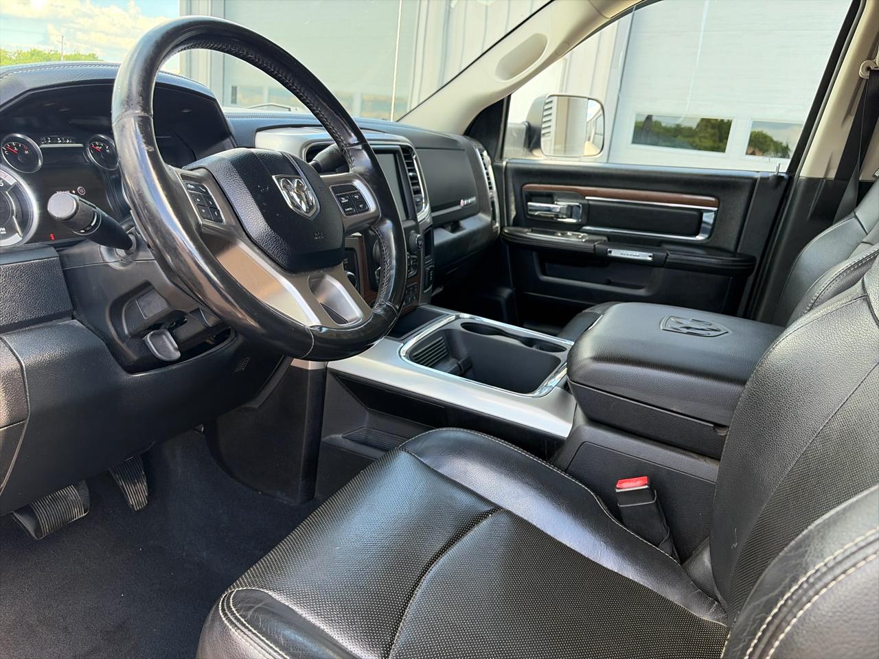 RAM 2500 4WD Mega Cab 160.5" Laramie 2016
