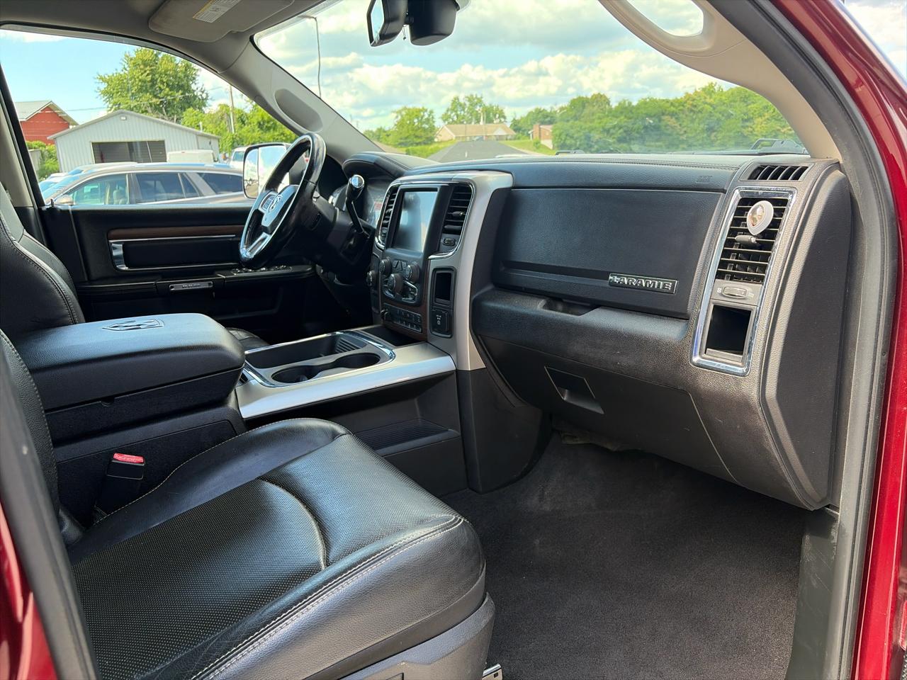 RAM 2500 4WD Mega Cab 160.5" Laramie 2016