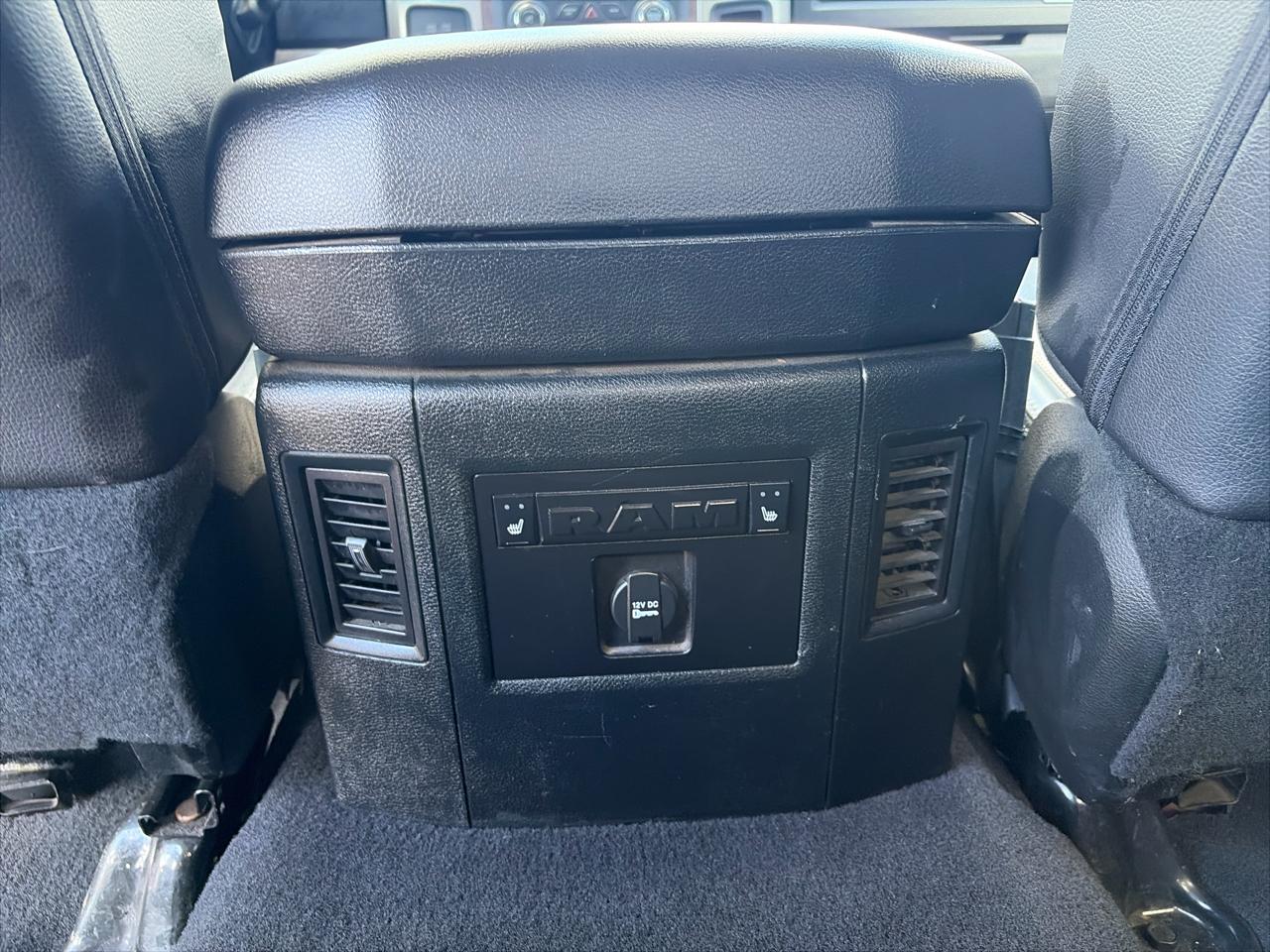 RAM 2500 4WD Mega Cab 160.5" Laramie 2016