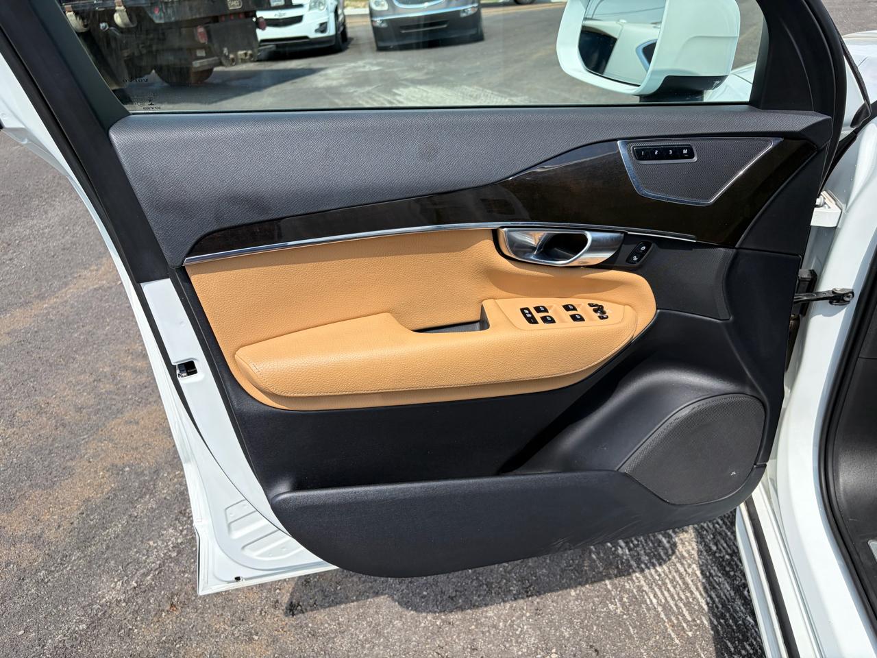 Volvo XC90 T6 AWD 7-Passenger Momentum 2018