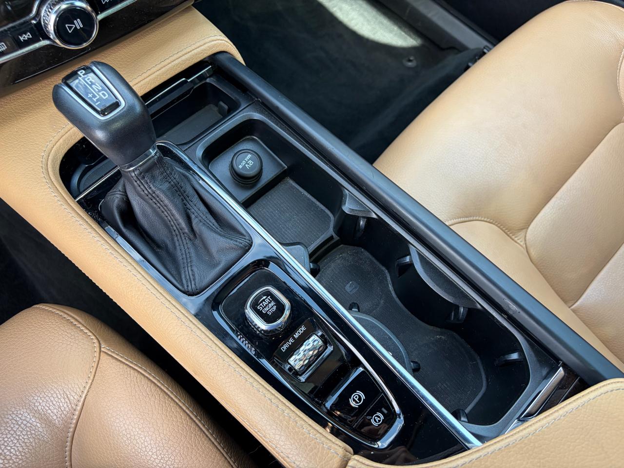 Volvo XC90 T6 AWD 7-Passenger Momentum 2018