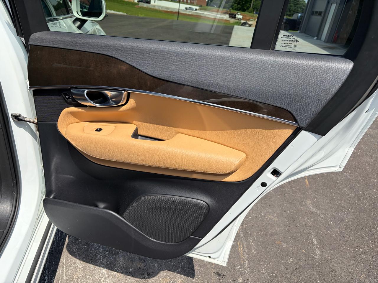 Volvo XC90 T6 AWD 7-Passenger Momentum 2018