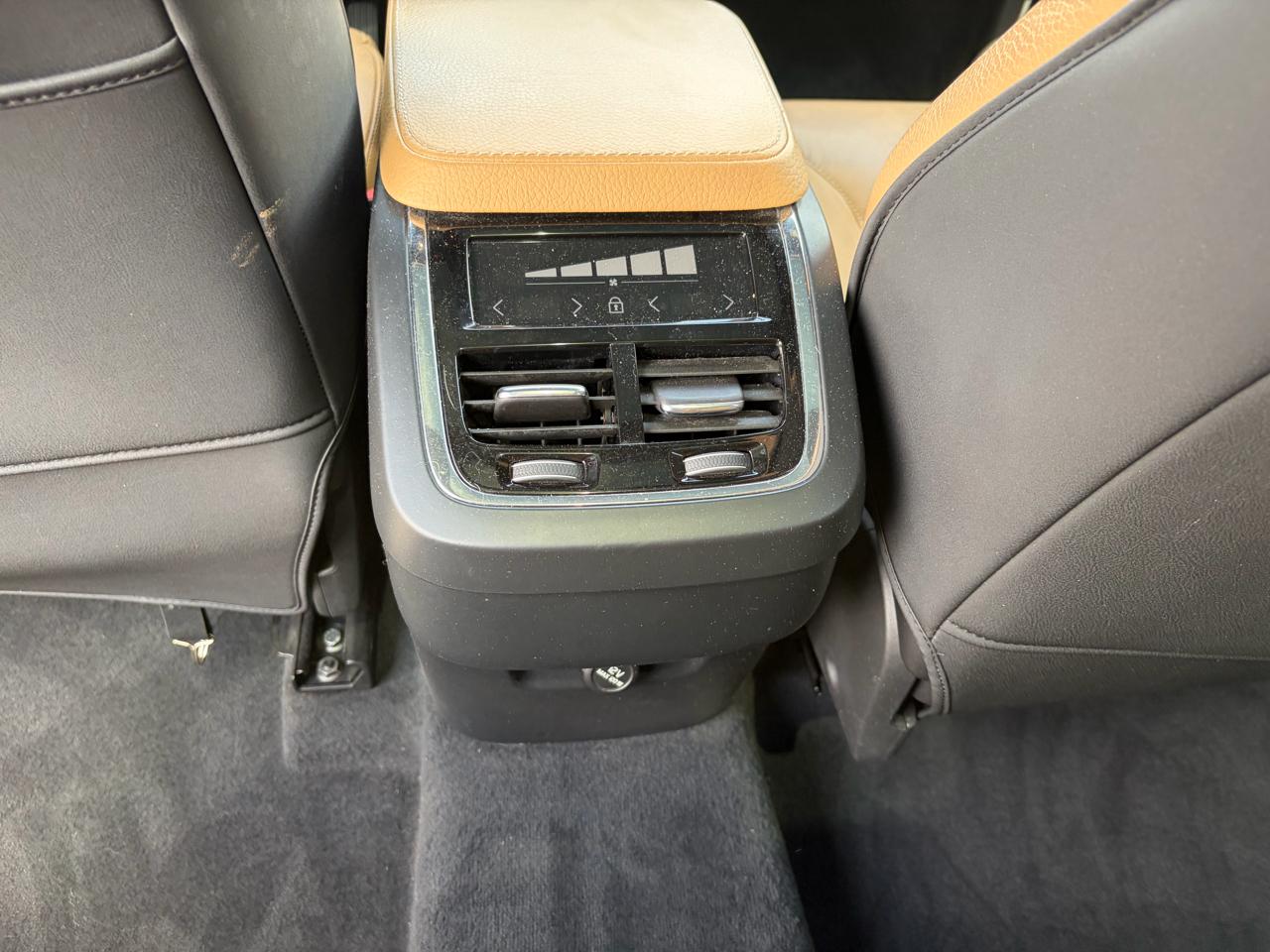 Volvo XC90 T6 AWD 7-Passenger Momentum 2018