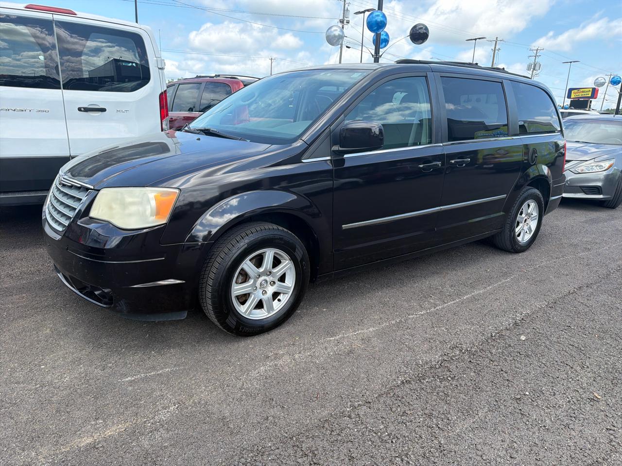 Chrysler Town & Country 4dr Wgn Touring 2010