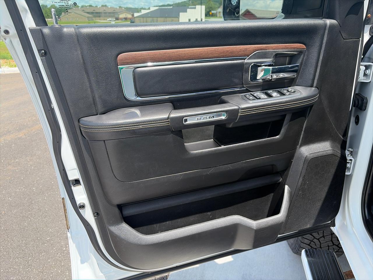 RAM 3500 Laramie 4x4 Mega Cab 6'4" Box 2018