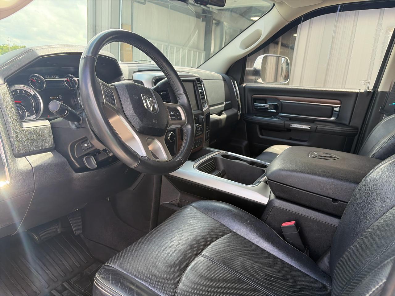 RAM 3500 Laramie 4x4 Mega Cab 6'4" Box 2018