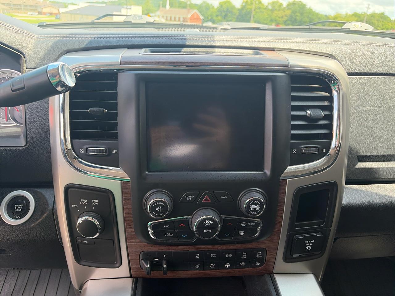 RAM 3500 Laramie 4x4 Mega Cab 6'4" Box 2018