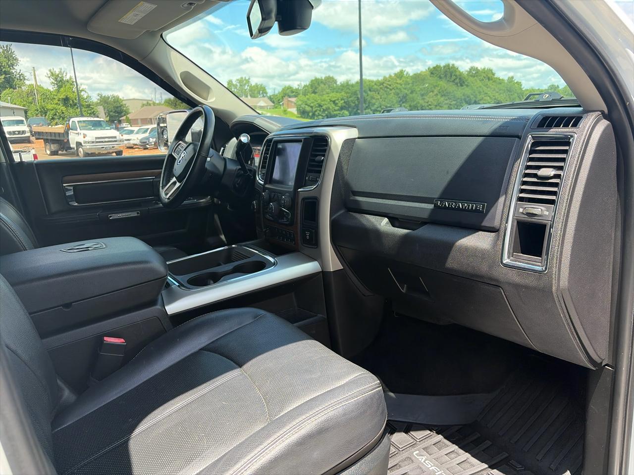 RAM 3500 Laramie 4x4 Mega Cab 6'4" Box 2018