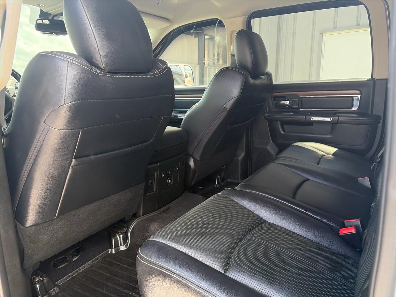 RAM 3500 Laramie 4x4 Mega Cab 6'4" Box 2018