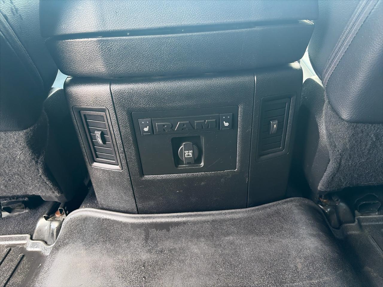 RAM 3500 Laramie 4x4 Mega Cab 6'4" Box 2018