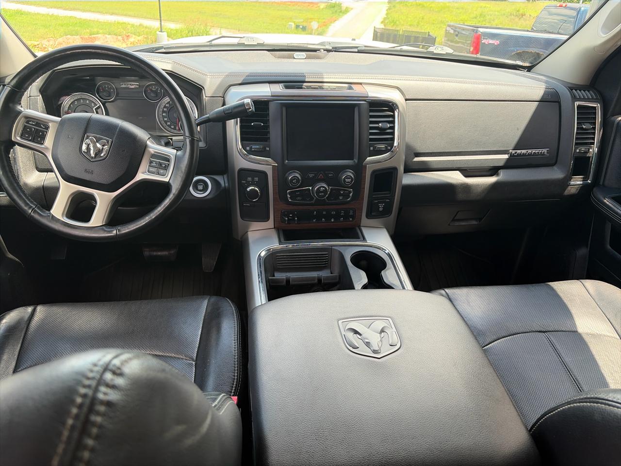 RAM 3500 Laramie 4x4 Mega Cab 6'4" Box 2018