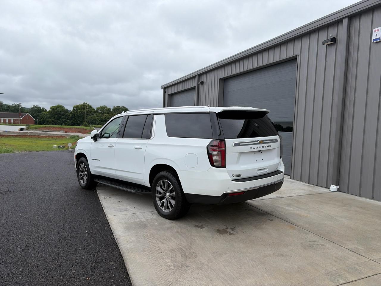 Chevrolet Suburban 4WD 4dr LT 2022