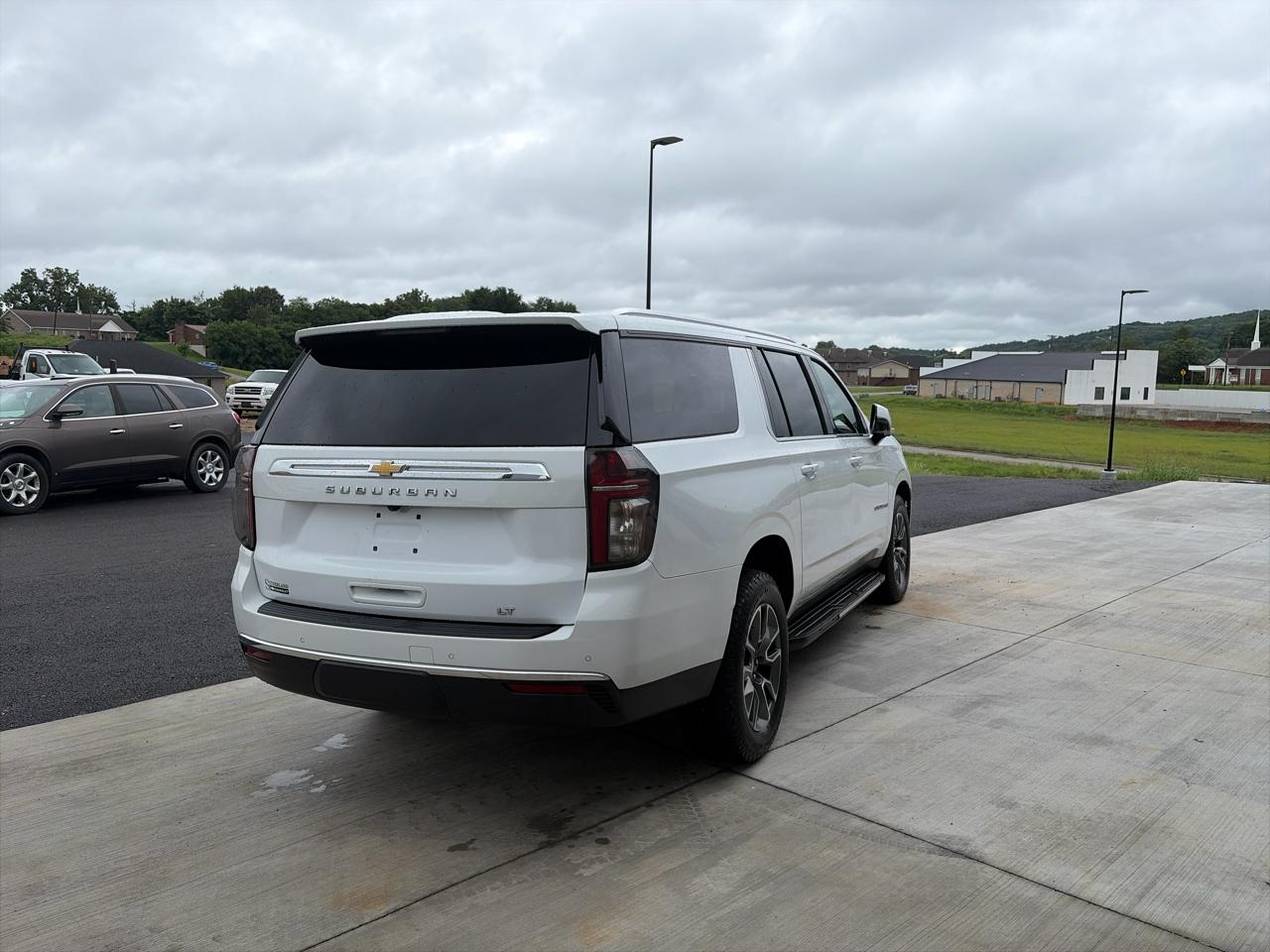 Chevrolet Suburban 4WD 4dr LT 2022