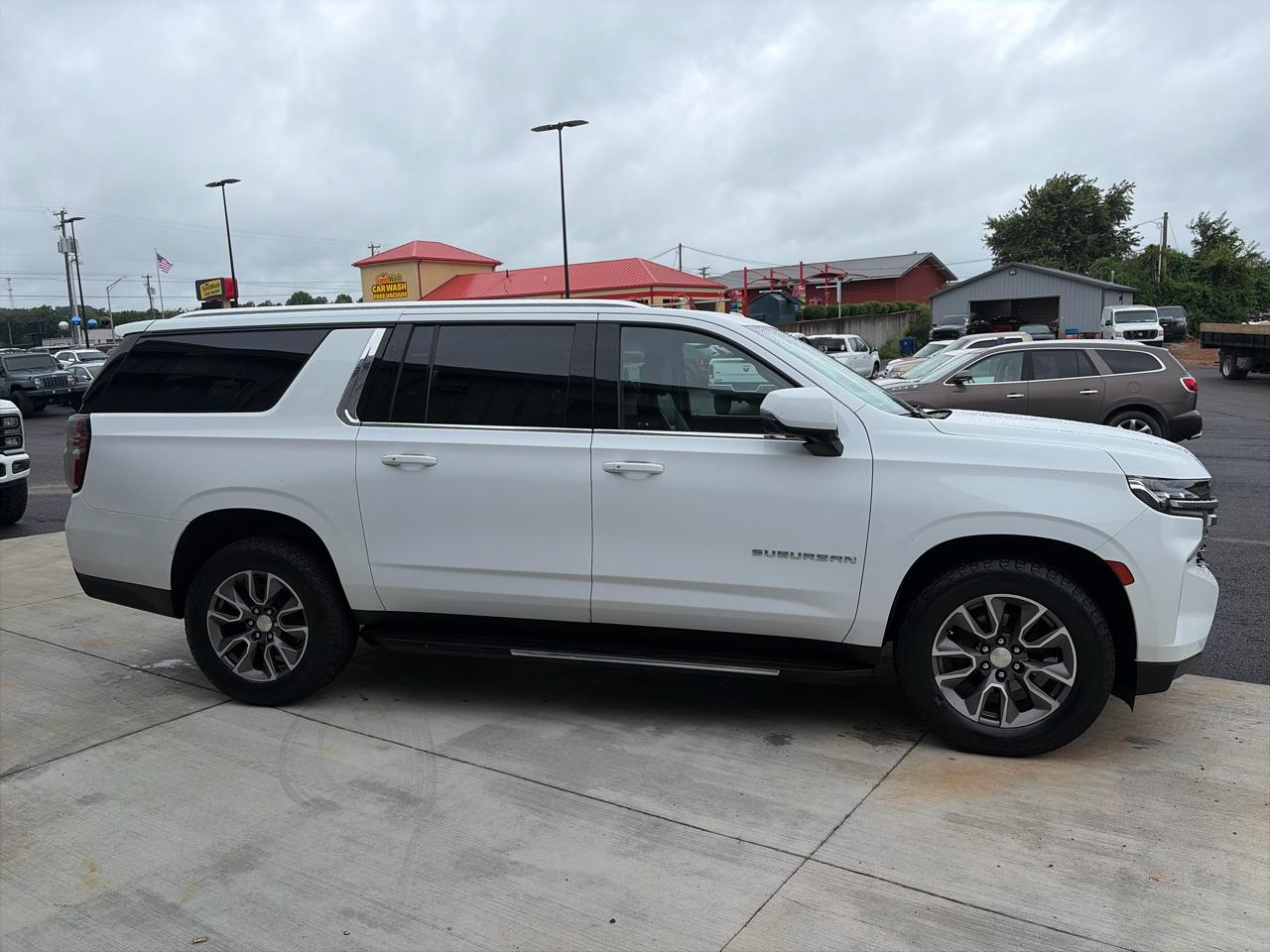 Chevrolet Suburban 4WD 4dr LT 2022