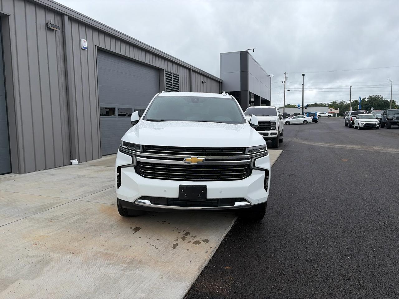 Chevrolet Suburban 4WD 4dr LT 2022