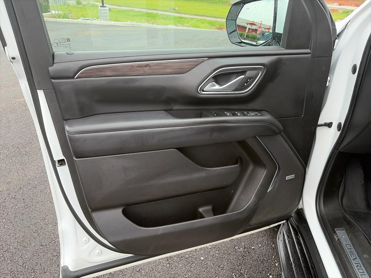 Chevrolet Suburban 4WD 4dr LT 2022