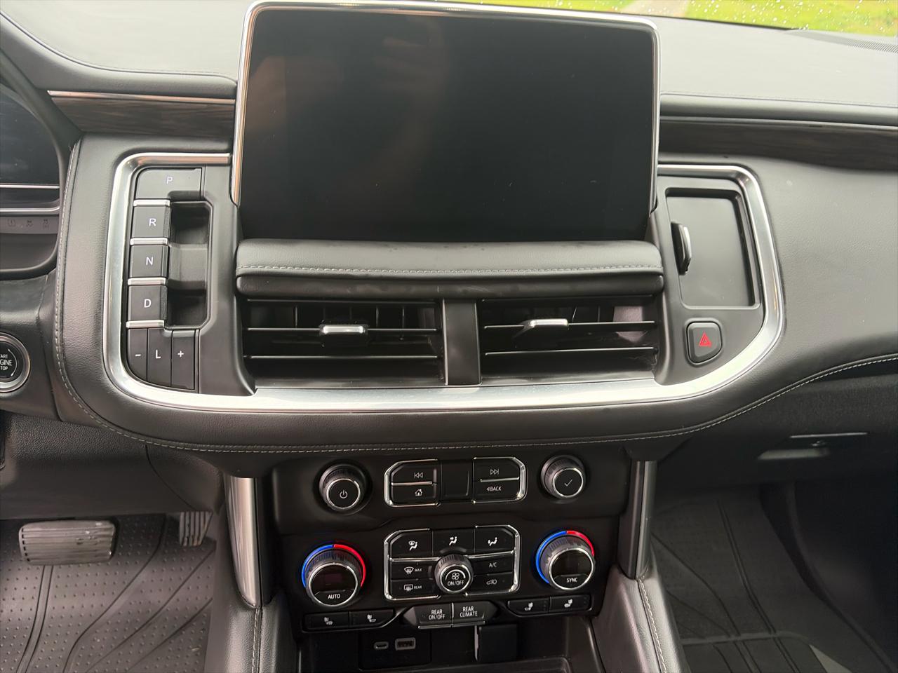Chevrolet Suburban 4WD 4dr LT 2022