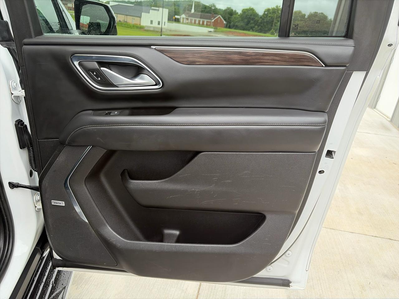 Chevrolet Suburban 4WD 4dr LT 2022